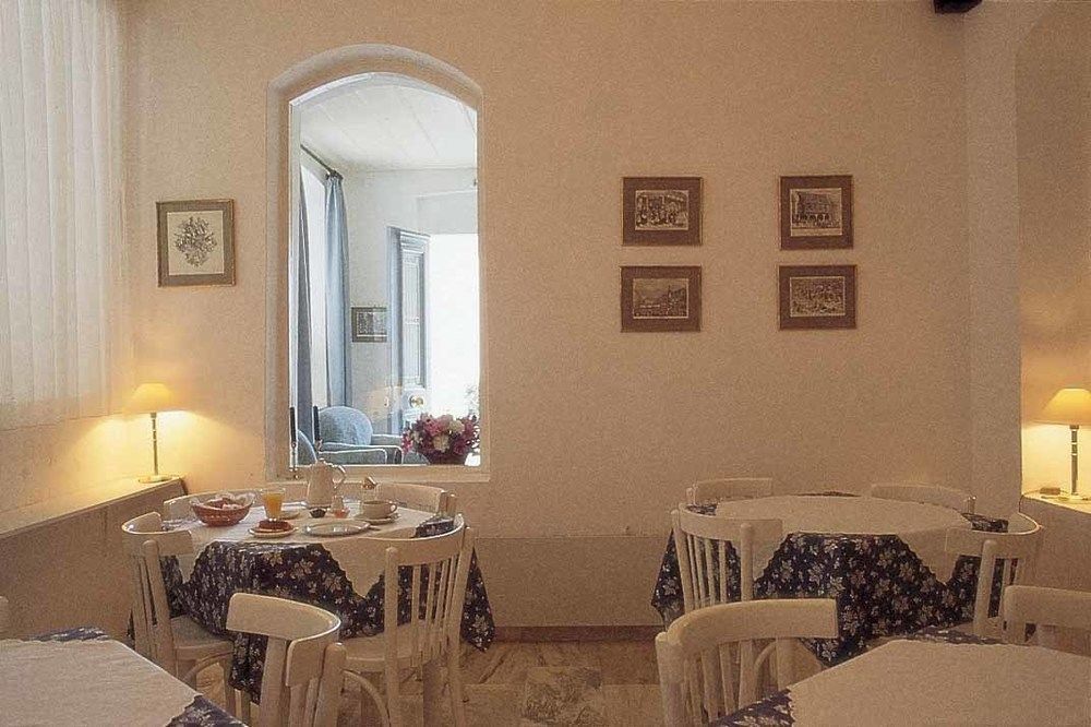 ארמופוליס Hotel Omiros מראה חיצוני תמונה